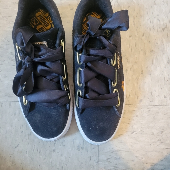 Suede Heart Floral Women's Sneakers - Picture 3 of 4